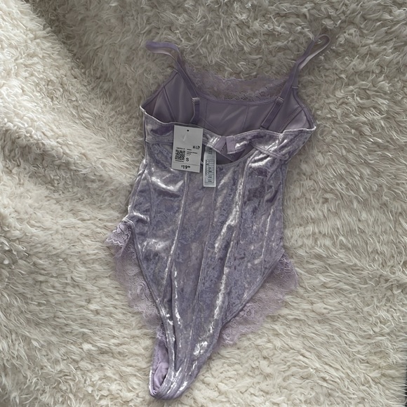 Forever 21 velvet and lace bodysuit. Brand new with tags and never worn - Picture 2 of 3